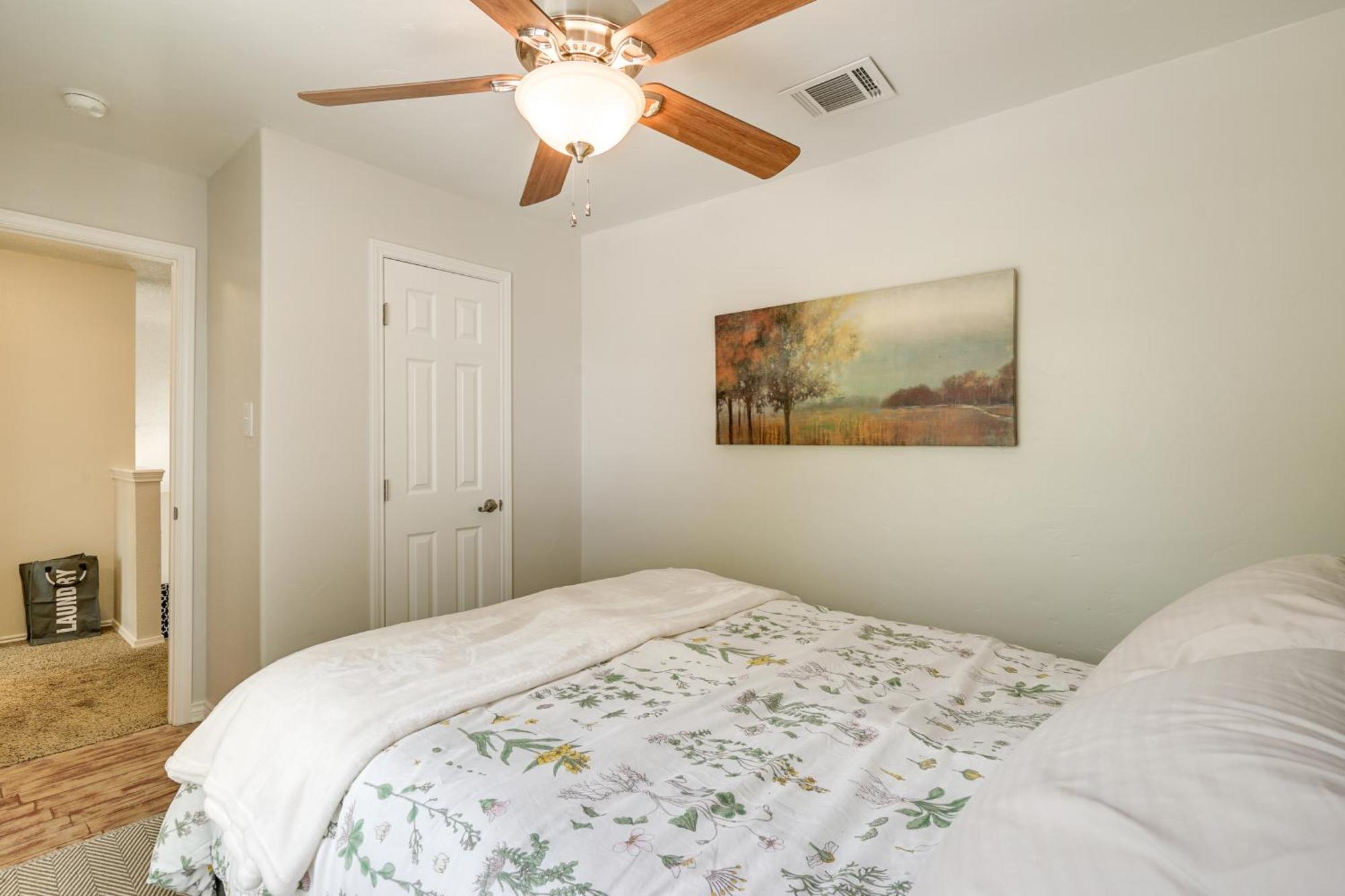 Сasa de vacaciones Dog-friendly Live Oak With Hot Tub And Game Room!