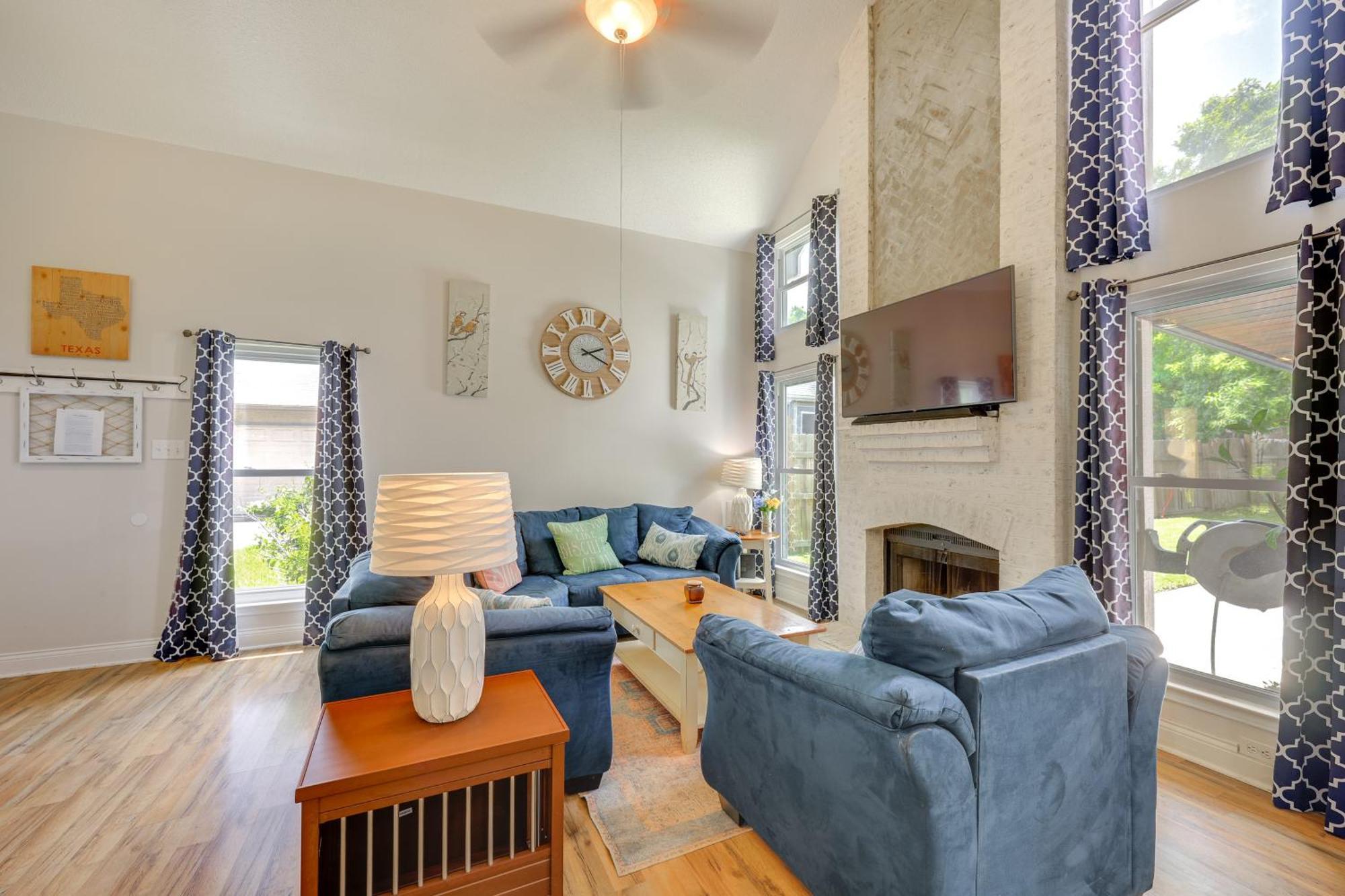 Сasa de vacaciones Dog-friendly Live Oak With Hot Tub And Game Room!